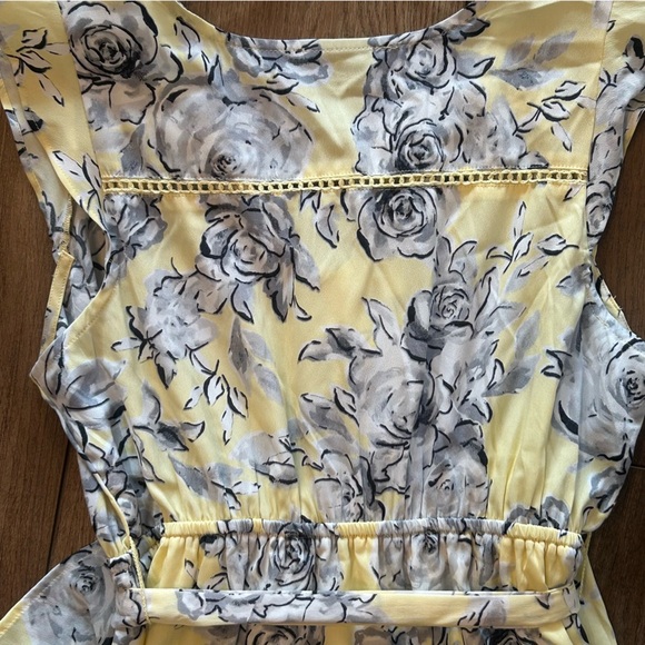 Motherhood Yellow and Gray Floral Maternity Dress Small 💛 - Picture 6 of 10